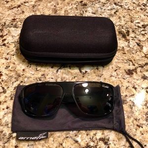 Arnette “Glory Daze” Sunglasses in Black
